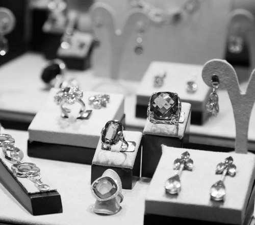 Anillo de plata ajustable ojo de Horus 54 Escaparatismo y diseño de espacios comerciales de joyería